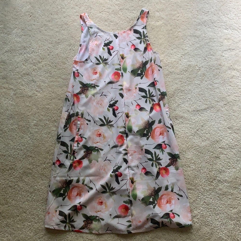 White flower print dress